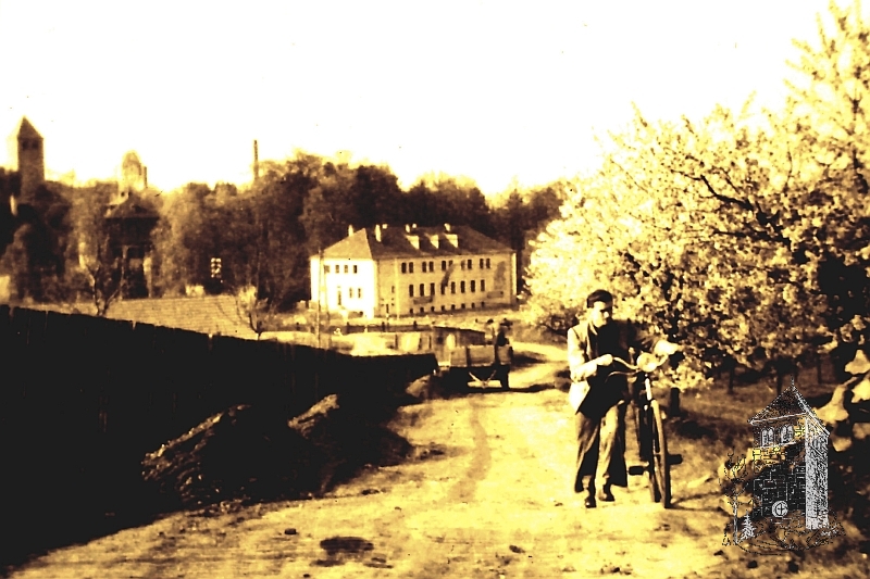 Blick vom Weg der Freundschaft auf das Lehrlingswohnheim um 1966 - heute Dorfgemeinschaftshaus wdf_0117k.jpg
