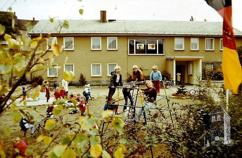 Kindergarten im Jahr 1978 - Weg der Freundschaft - eingeweiht wurde der Kindergarten im November 1977 wdf_0151k.jpg