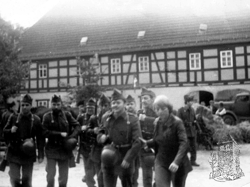DEFA-Dreharbeiten zum Film Der ungebetene Gast - Regisseurin weist Manfred Becker aus Hartmannsdorf ein
Foto: Dagmar Becker dug-01k.jpg