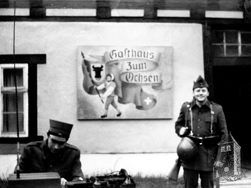 Dreharbeiten im Jahr 1980 im Rittergut - DEFA-Film Der ungebetene Gast - Manfred Becker beim Funker
Foto: Dagmar Becker dug-03k.jpg